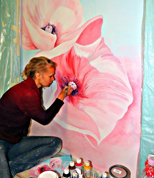 Рисование акрилом на стене