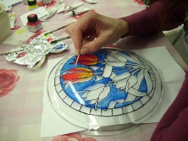 Роспись витражными красками.po keramike