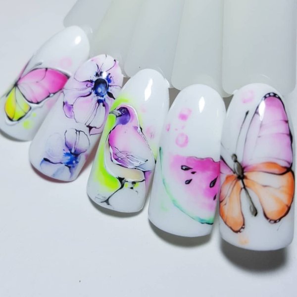 Маникюр акварельными красками