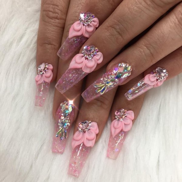 Маникюр с лепкой