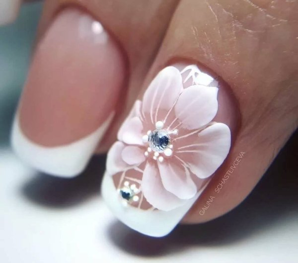 Маникюр с лепкой