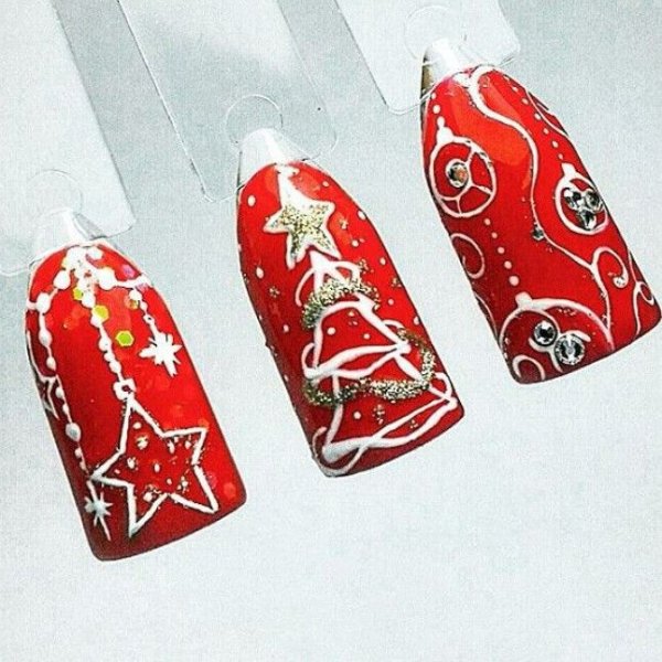 Новогодний маникюр на типсах