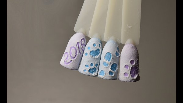 Зимний маникюр с пудрой