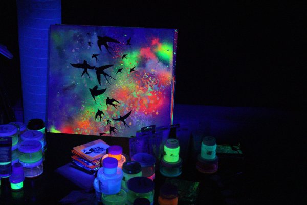 Печать светящимися красками