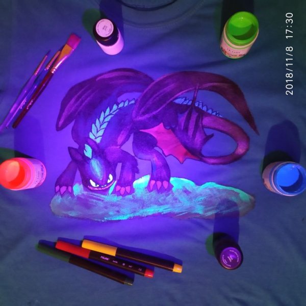 Роспись футболок флуоресцентными красками