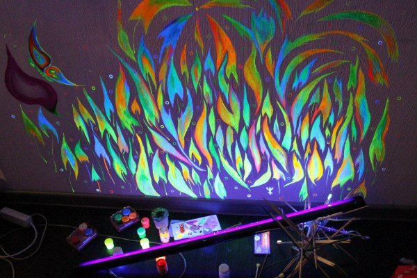 Светящаяся роспись стен
