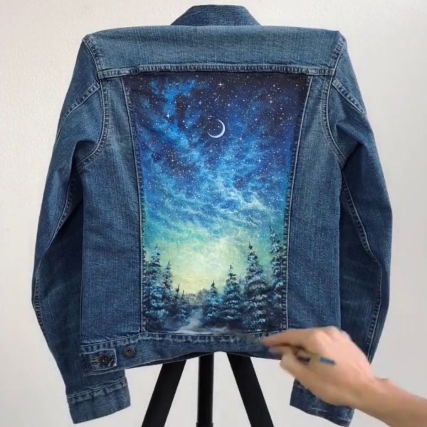 Раскрасить джинсовую куртку акриловыми красками