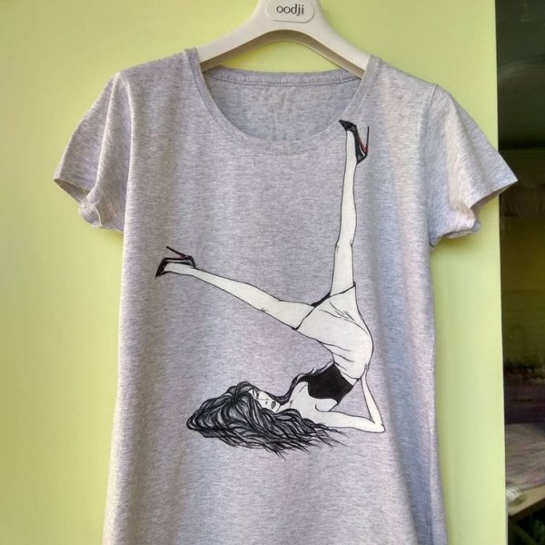 Модные рисунки на одежде акриловыми красками