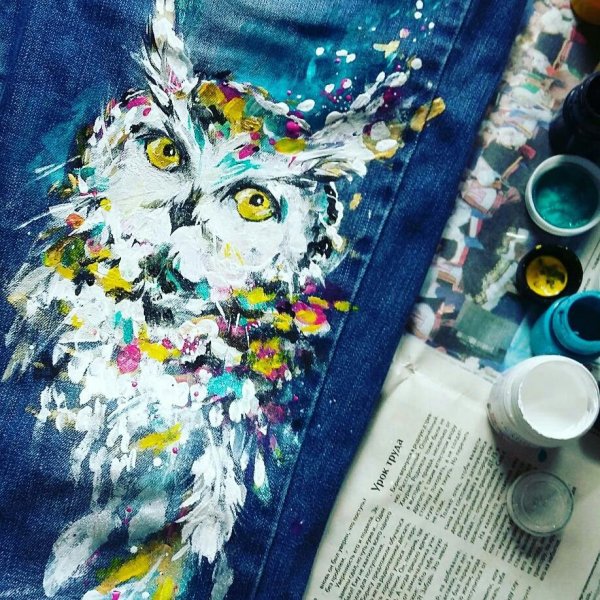 Рисование на джинсах акриловыми красками
