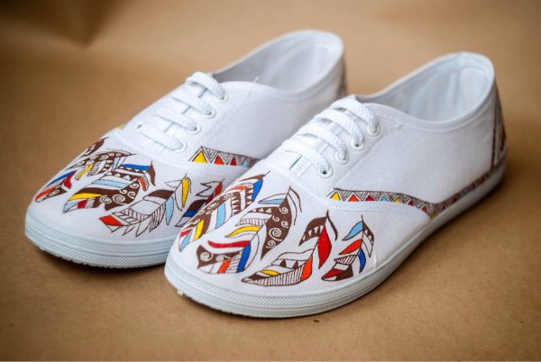 Раскрашенные кроссовки