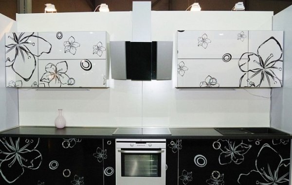 Кухонные гарнитуры с рисунком