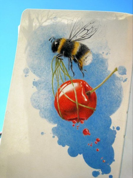 Пчела красками