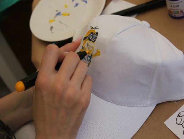 Роспись бейсболки черной