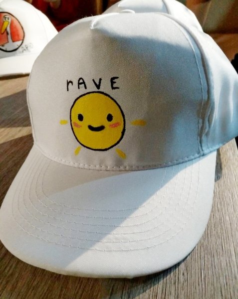 Разрисованная кепка