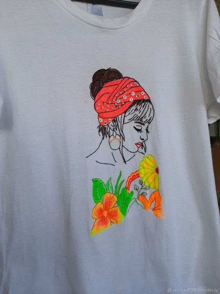 Футболка с вышивкой