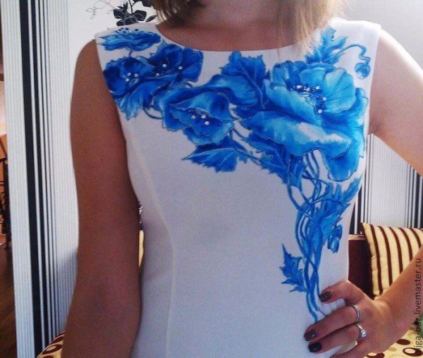Платье расписанное красками