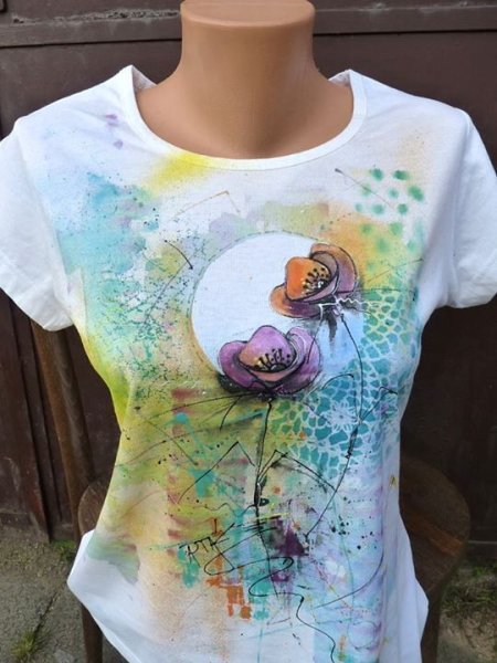 Вышивка на футболке цветы