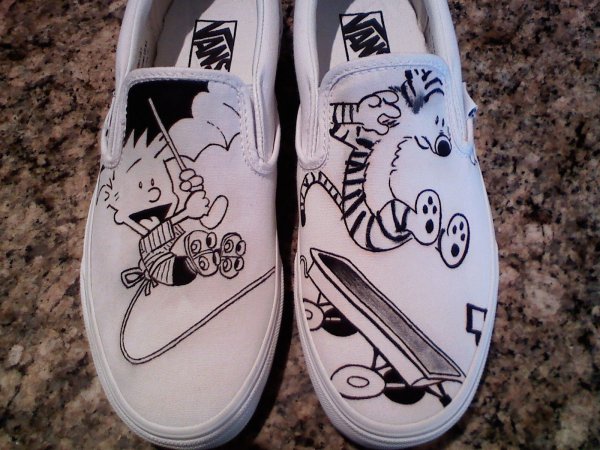 Разрисовать кроссовки маркером