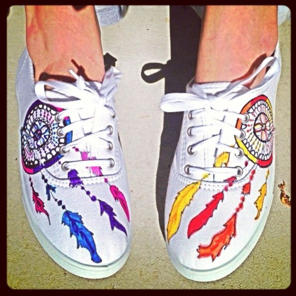 Разрисовать кеды маркером