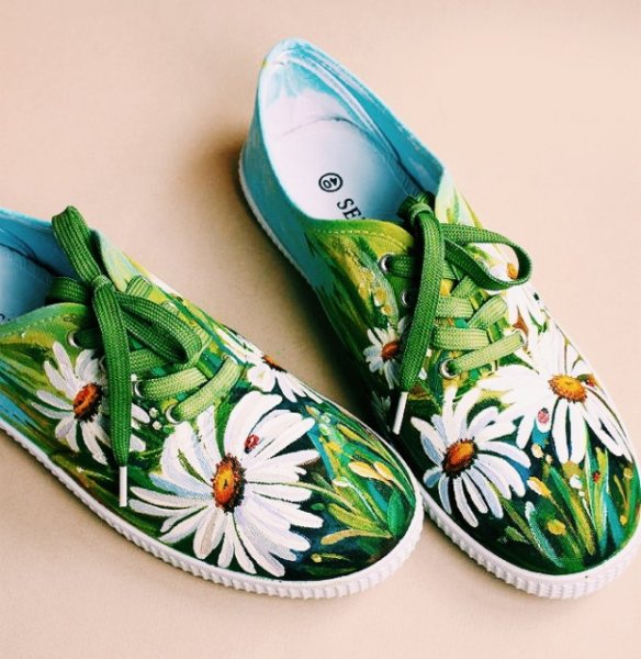 Роспись кед акриловыми красками