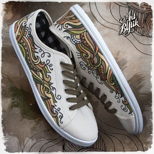 Расписанные кроссовки