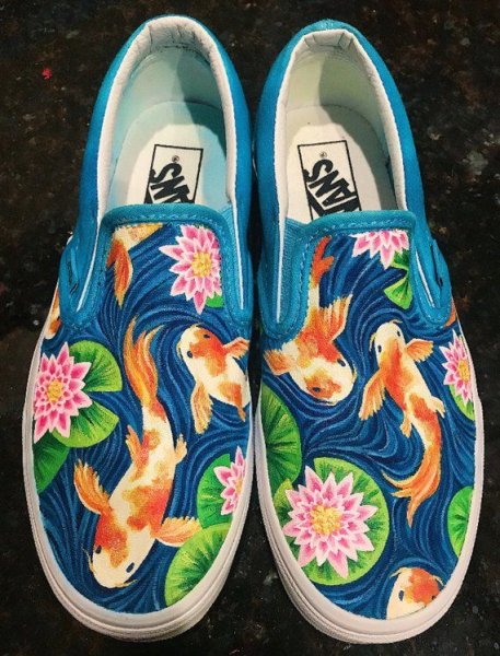 Расписанные кроссовки