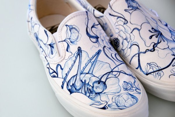 Разрисовать кеды ручкой