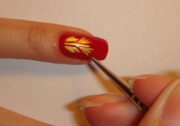 Узор на ногтях зубочисткой