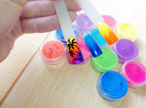 Дизайн ногтей с пигментами