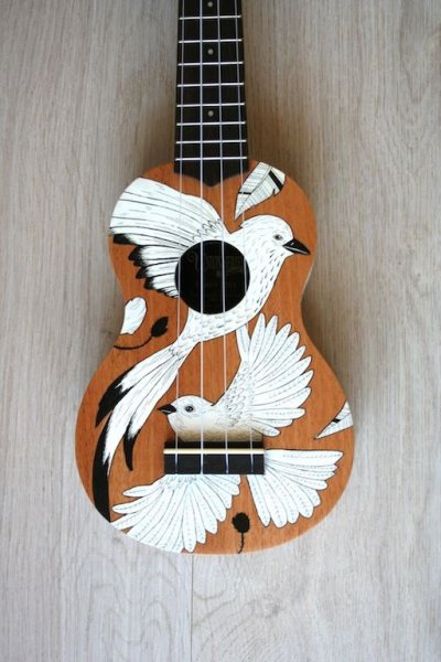 Гитары деревянные разрисованные