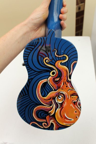 Расписать гитару акрилом