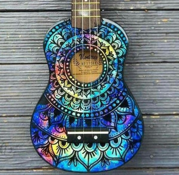 Разрисованная гитара