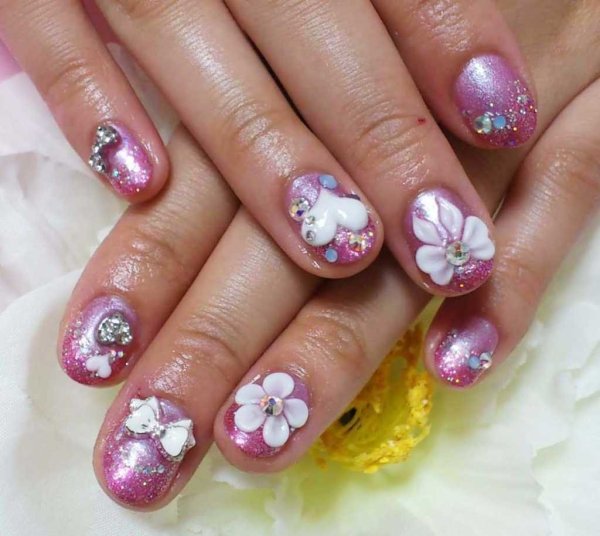 Художественный маникюр на короткие ногти