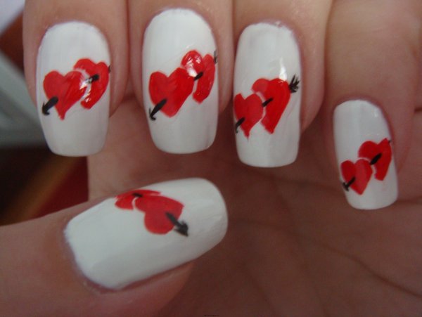 Рисунки на ногтях сердечки