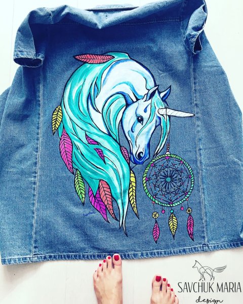 Собака в джинсовке