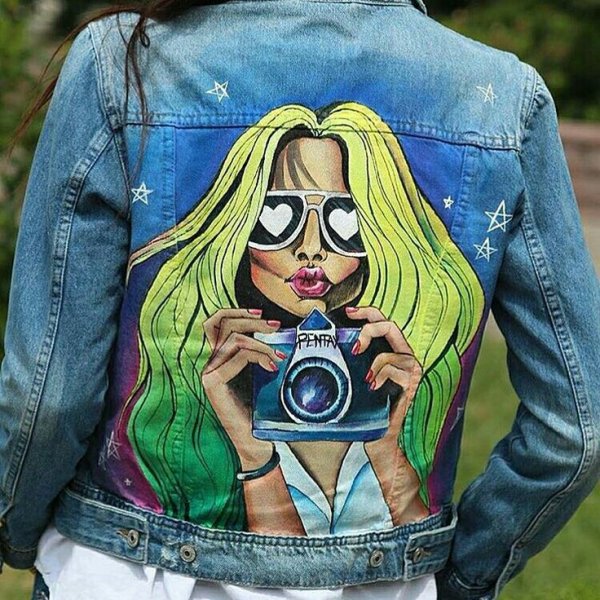 Рисунок на толстовке акрилом