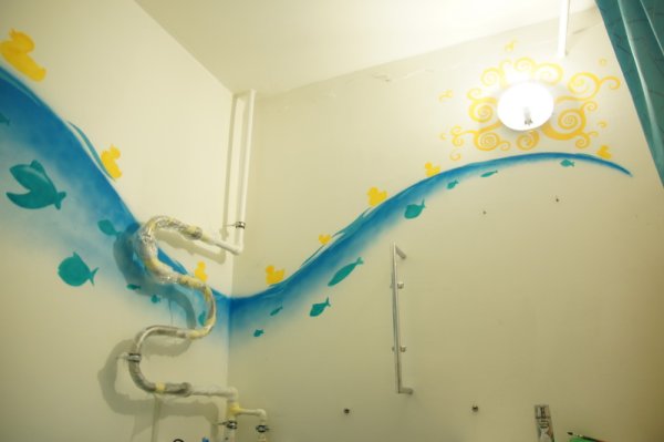 Покрасить стены в ванной с рисунком