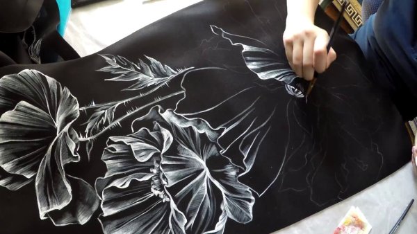 Роспись на черной ткани