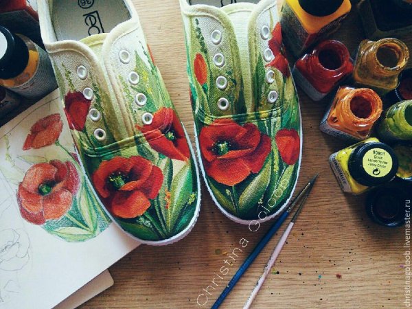 Роспись красками на галошах