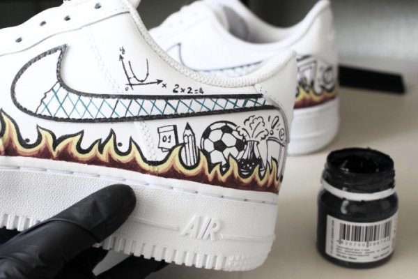Роспись тканевых кроссовок