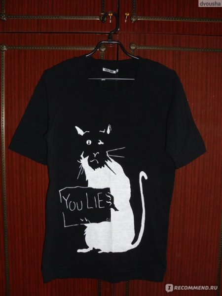 Рисование акрилом на черной футболке