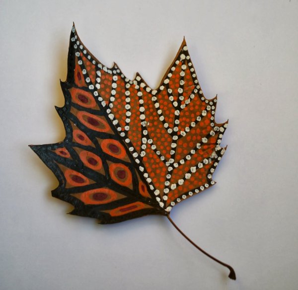 Рисование на листьях клена