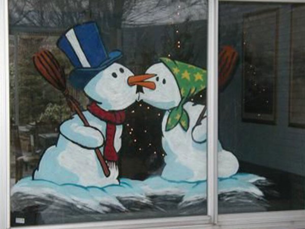 Гуашью на окне на новый год