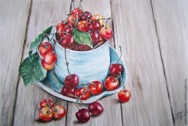 Натюрморт с ягодами фруктами цветными карандашами