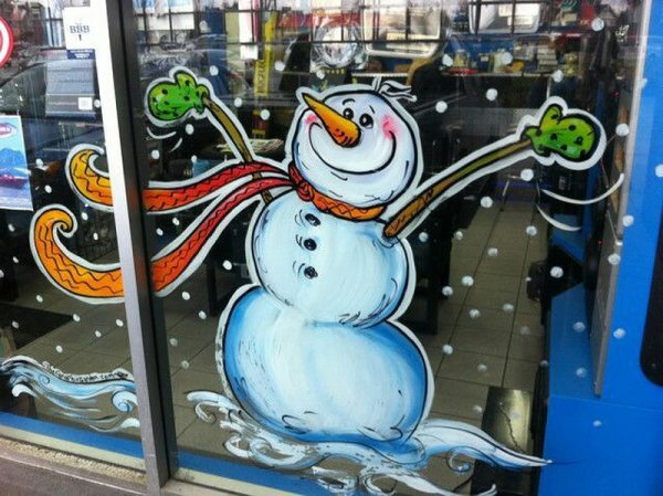 Новогодние рисунки на окнах