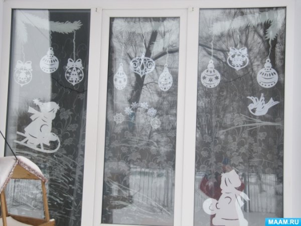 Украшение окон в детском саду гуашью