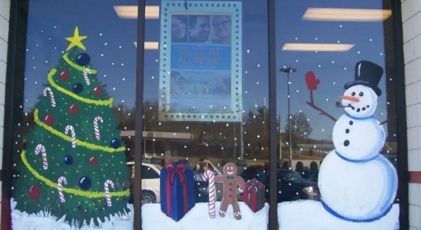 Украшение окон к новому году красками