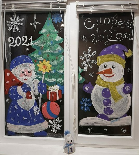 Новогодние рисунки на окнах