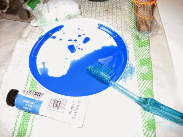 Картина зубной щеткой