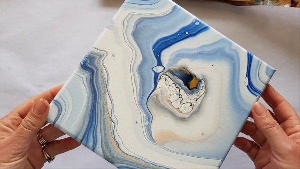 Рисунок акриловыми перламутровыми красками